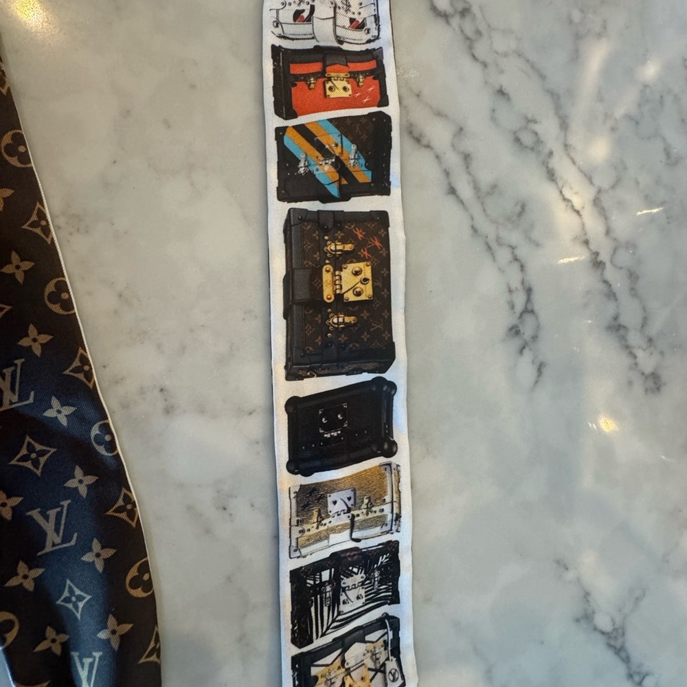 LOUIS VUITTON
Brown/Multicolor Silk Tribute To Twist BB Bandeau Scarf - Picture 8 of 9